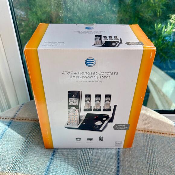 AT&T 4 Handset Cordless Phone Answering System CL82415 - Picture 13 of 14